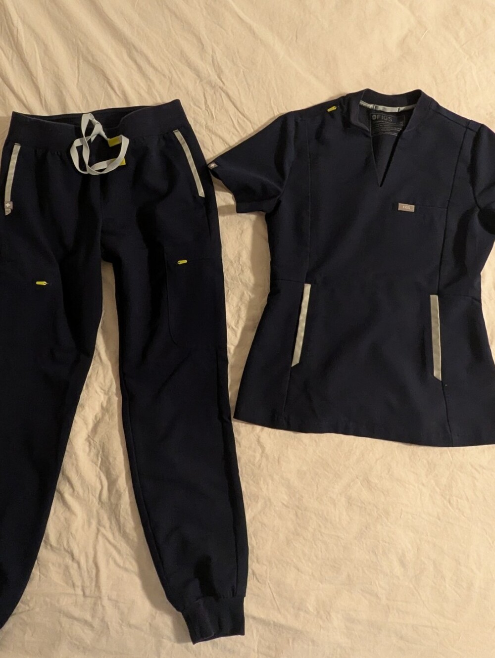 FIGS Technical Collection Women's XS Navy Solid Scrub Top & Jogger Pants